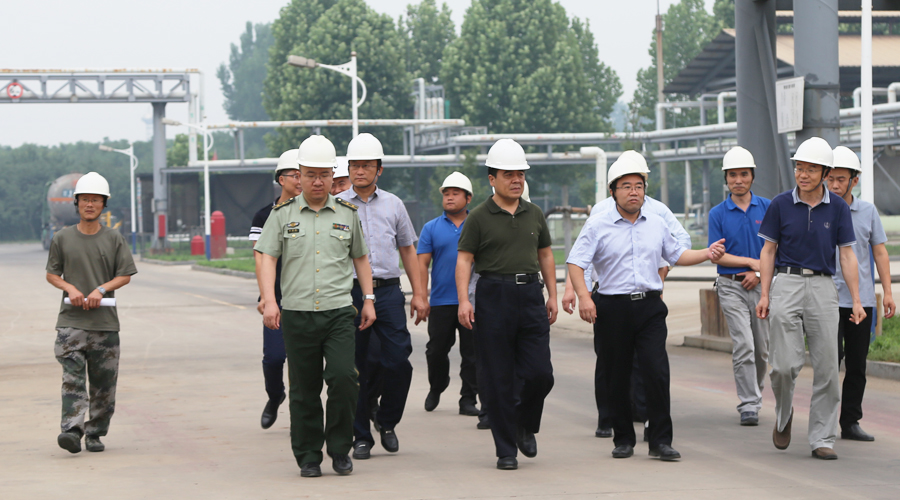 鄒平縣副縣長(zhǎng)、公安局長(zhǎng)張海濱來(lái)我公司調(diào)研安全生產(chǎn)工作